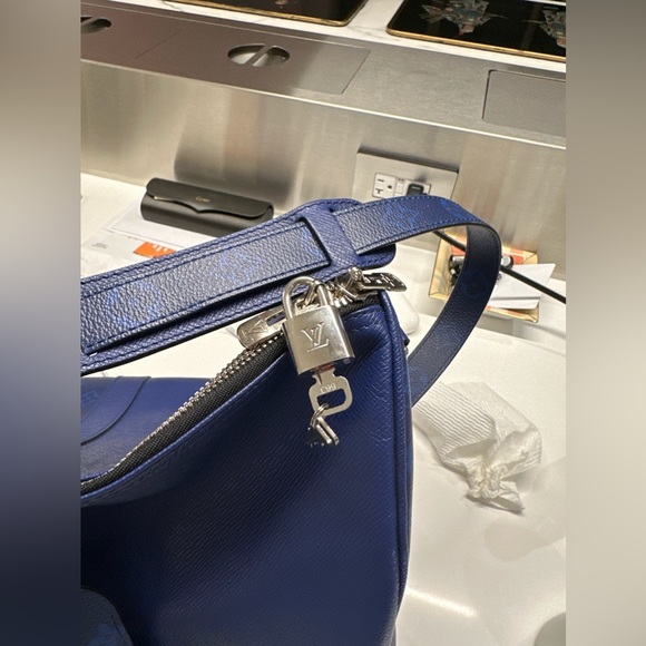 Louis Vuitton Duffle - Picture 6 of 6